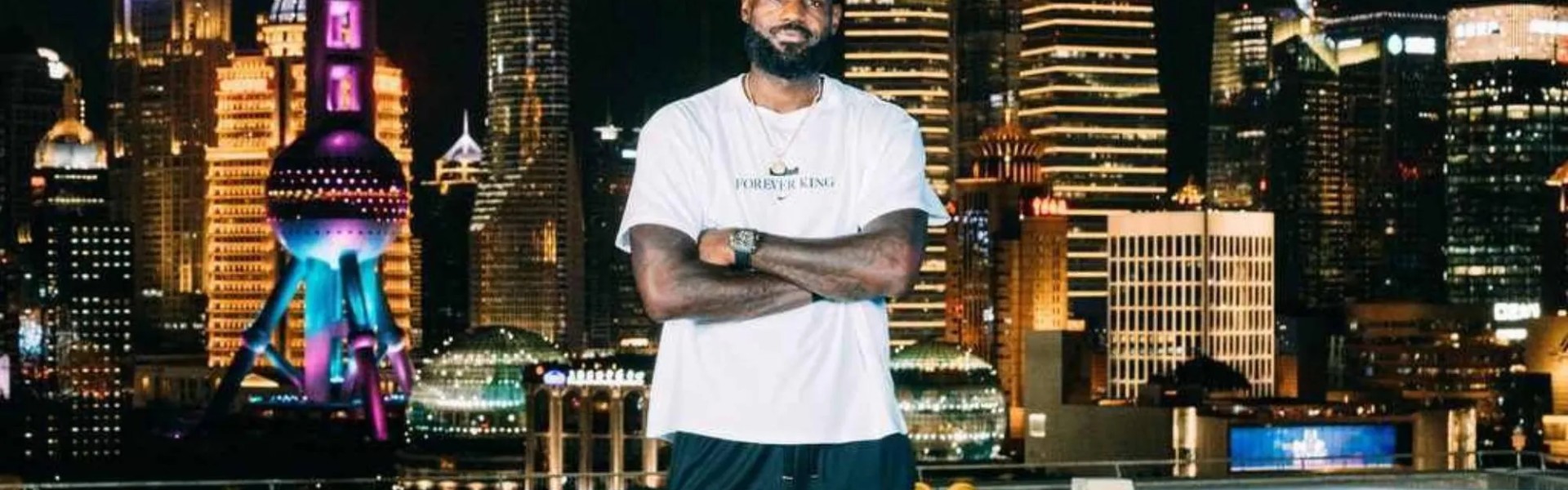 开云体育官网-11大球星来华！詹皇库里推高热潮，哈登文班接地气