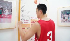 媒体人：集训队走廊海报标注每一个潜在对手 我们早已长时间研究