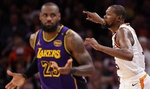 现役全明星次数上双球员共6人：詹姆斯21次领衔 杜兰特15次⭐