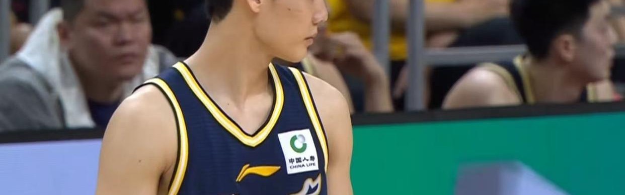 京粤G3生死战前！广东青训惨遭北京首钢大屠杀，男篮国青控卫低迷