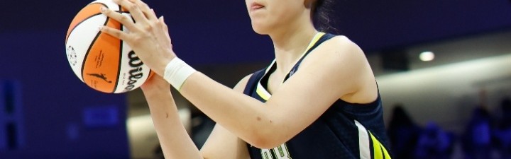 开云体育在线-命运如此捉弄！李月汝刚得分生涯新高 下一场就受伤 之后赛季报销