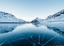 开云体育入口-巴列卡诺门将开大脚反击，拉提乌近距离射门被霍安神勇扑出